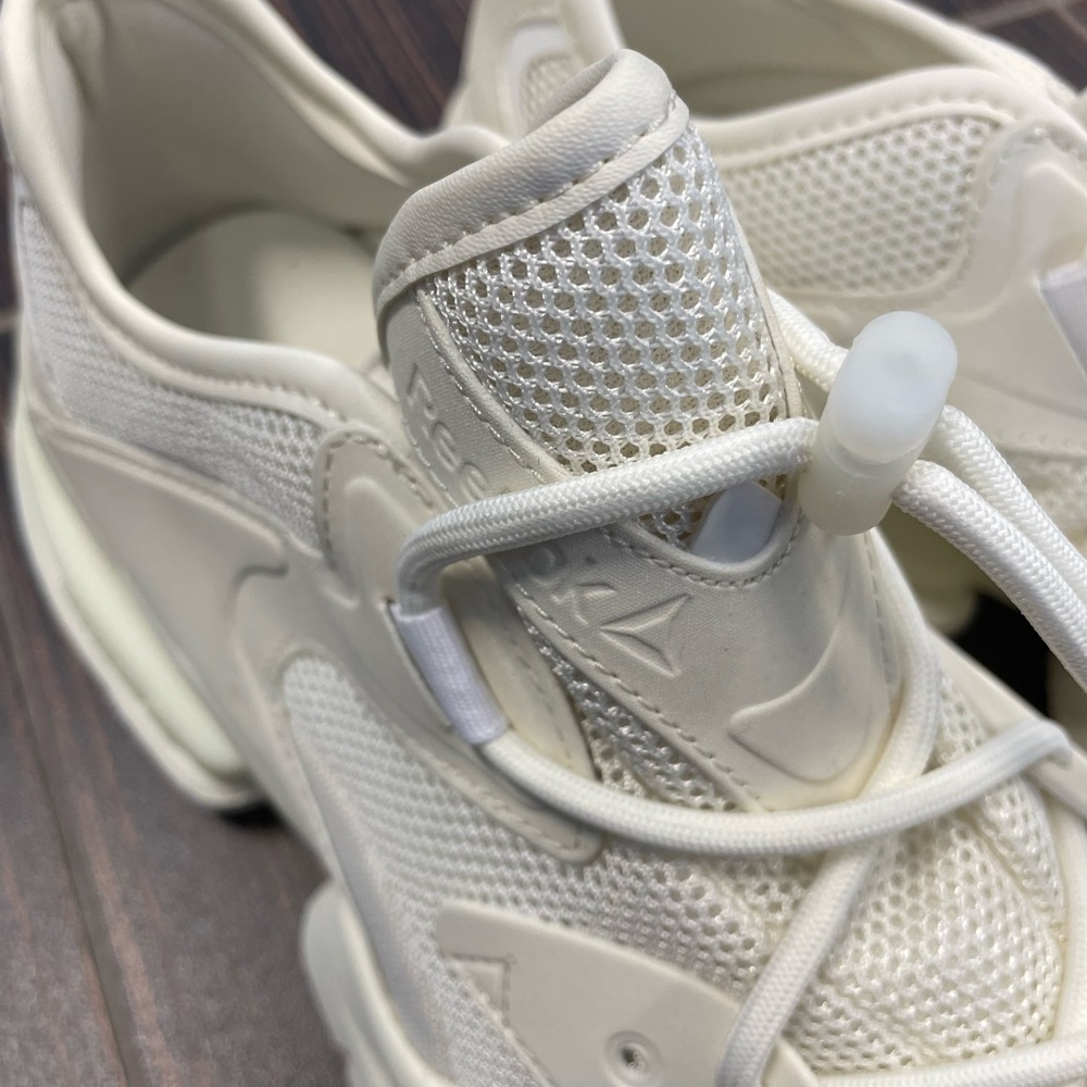 NWOT Reebok Sneakers Run R96 - Picture 2 of 4
